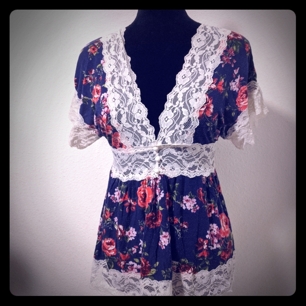 Tunic floral and lace top